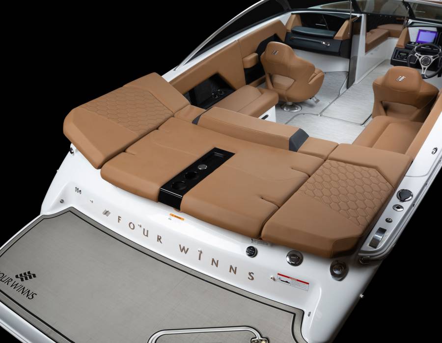 Expansive & Stylish Aft Space