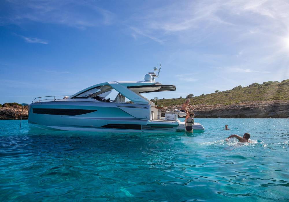 A Day Boat Designed for Celebration and Socializing