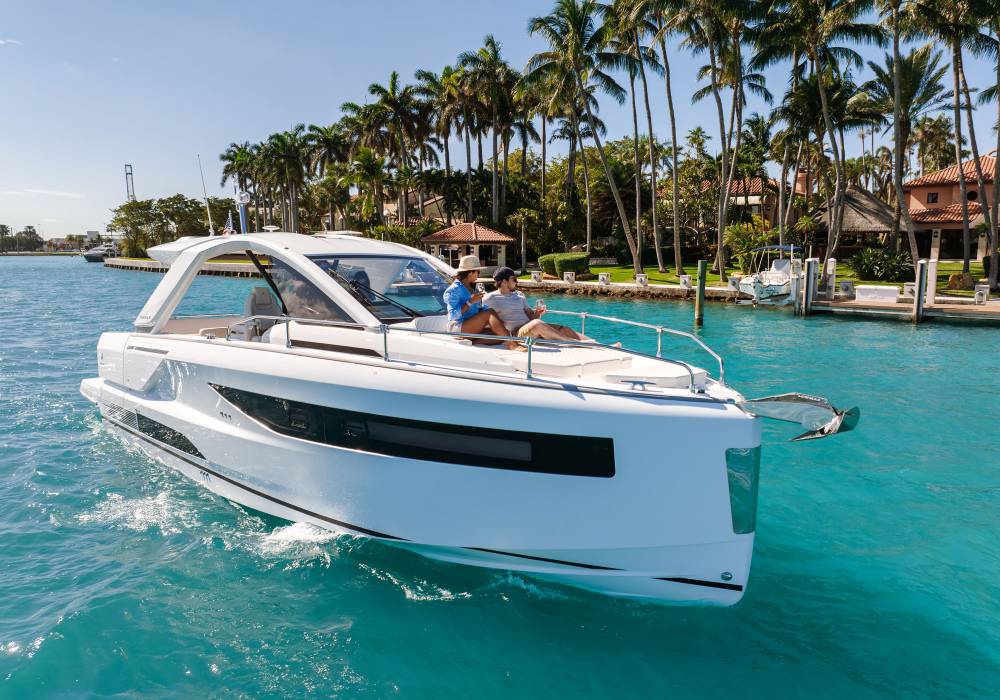 Safe, Sporty Cruising for Unforgettable Shared Moments
