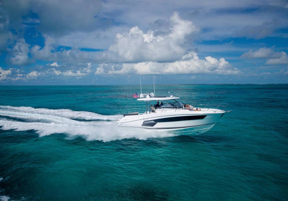 Enhanced Comfort with the Full Windscreen Design