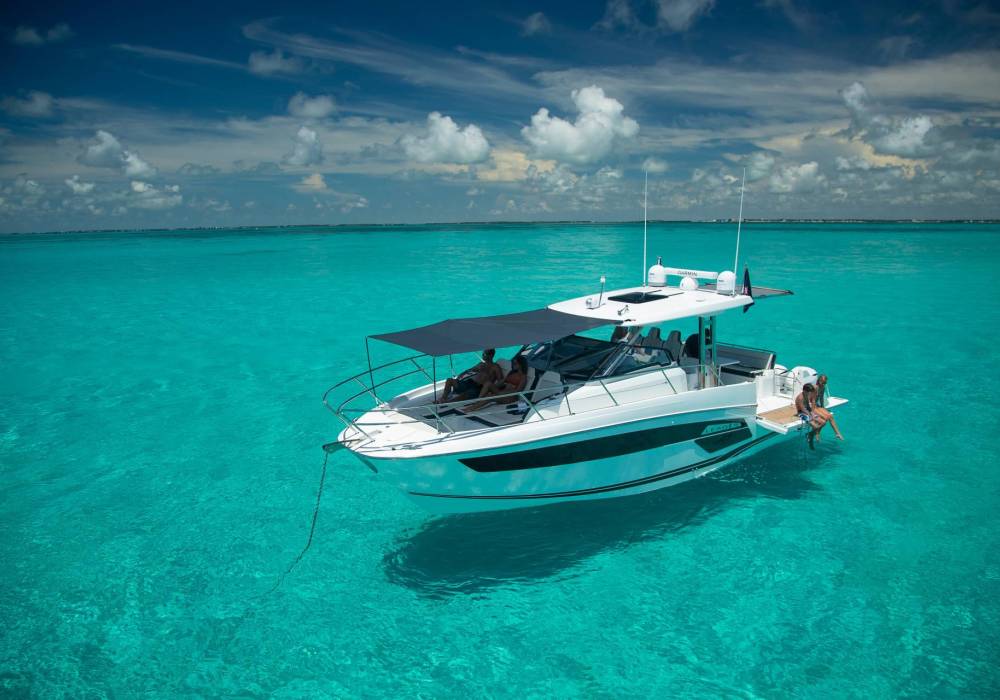 A Luxurious and Adaptable Day Cruiser