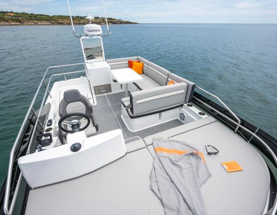 Flybridge Cruising
