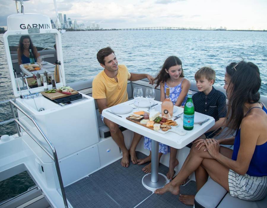 Flybridge Cruising