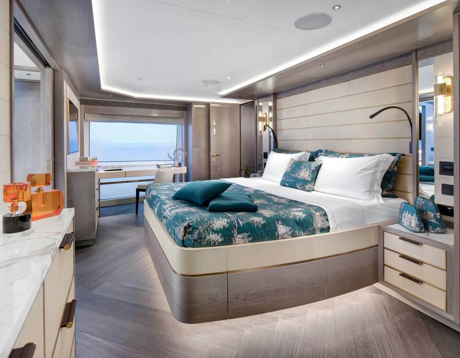 Full-Beam On-Deck Master Suite