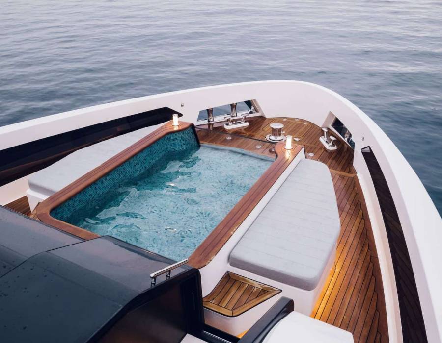 Foredeck Infinity Pool
